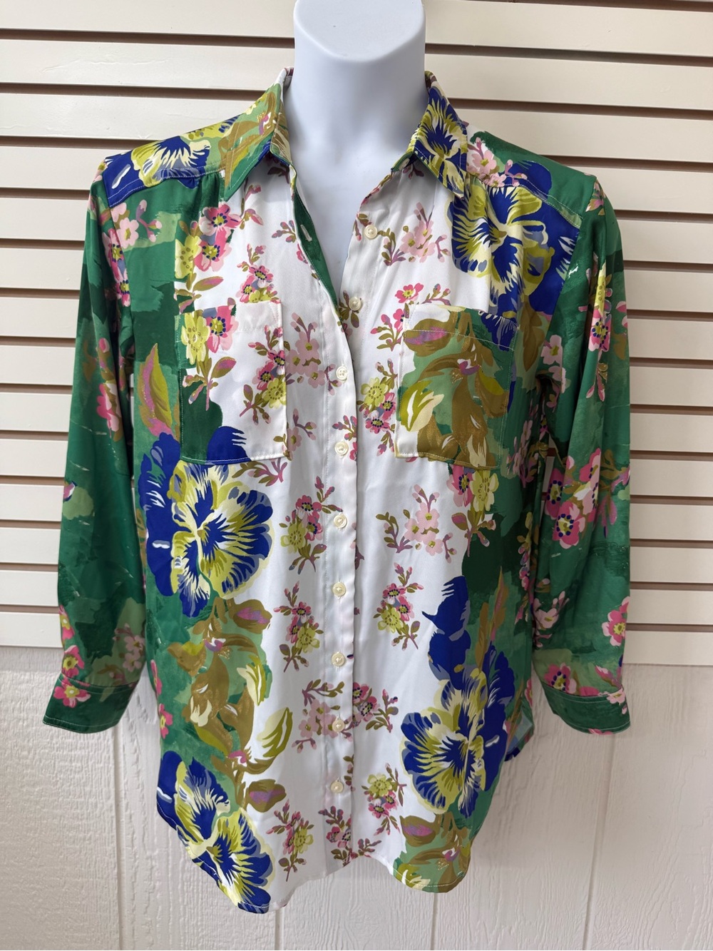 Anthropology High-Low  Floral Button-Up Blouse in Green, Blue & White Size Small